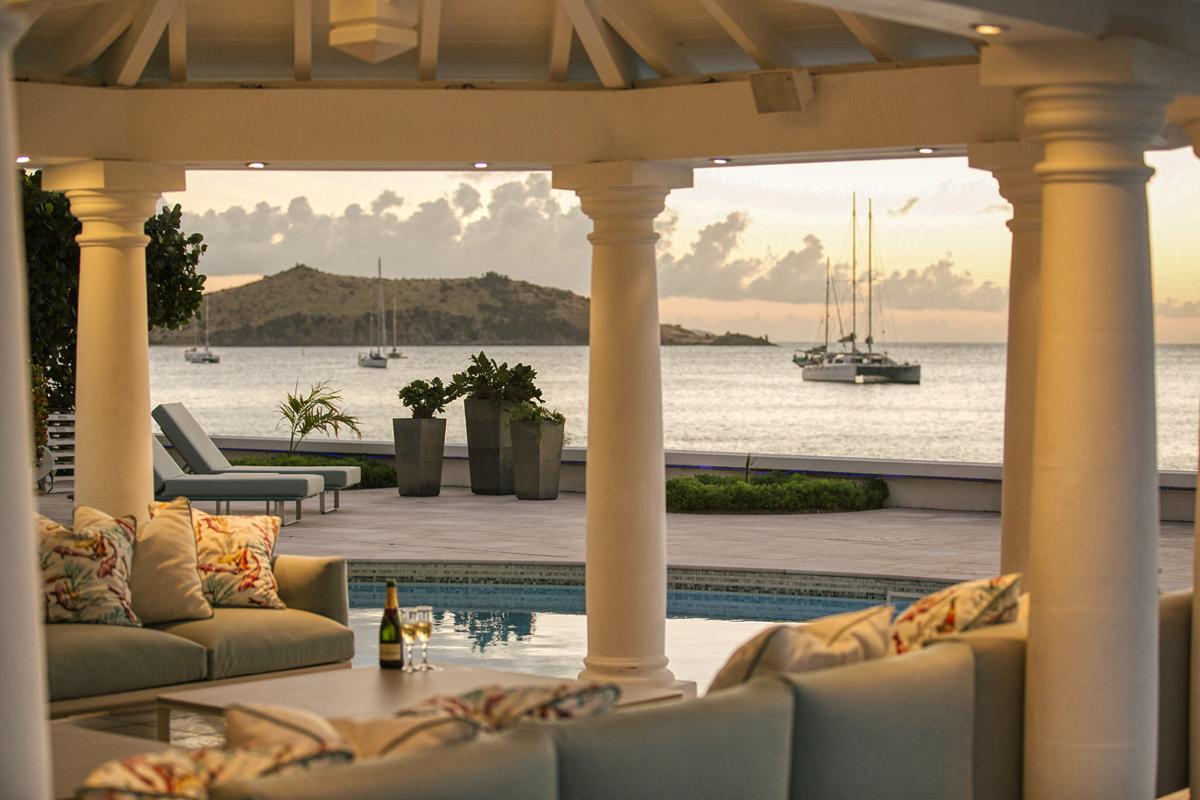 45-PetitePlage4-EveningDining_A louer villa Grand Case Saint Martin